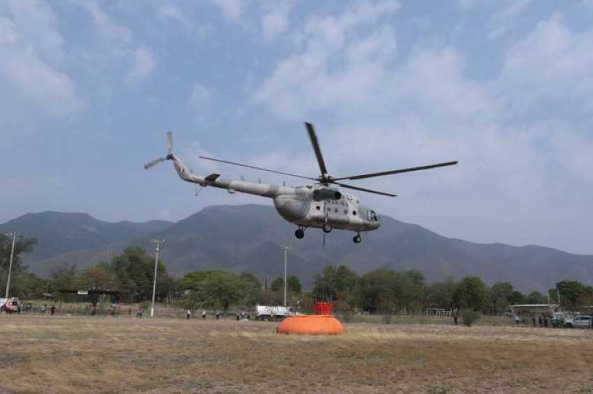 Llega a Tamaulipas helicóptero de la Marina; combatirá el incendio en El Cañón del Novillo