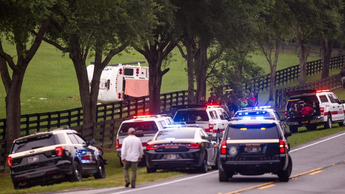 Mueren 8 trabajadores migrantes y 45 más resultan heridos en accidente en Florida