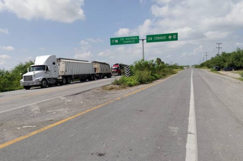 Agricultores reactivan bloqueo en carretero en Tamaulipas