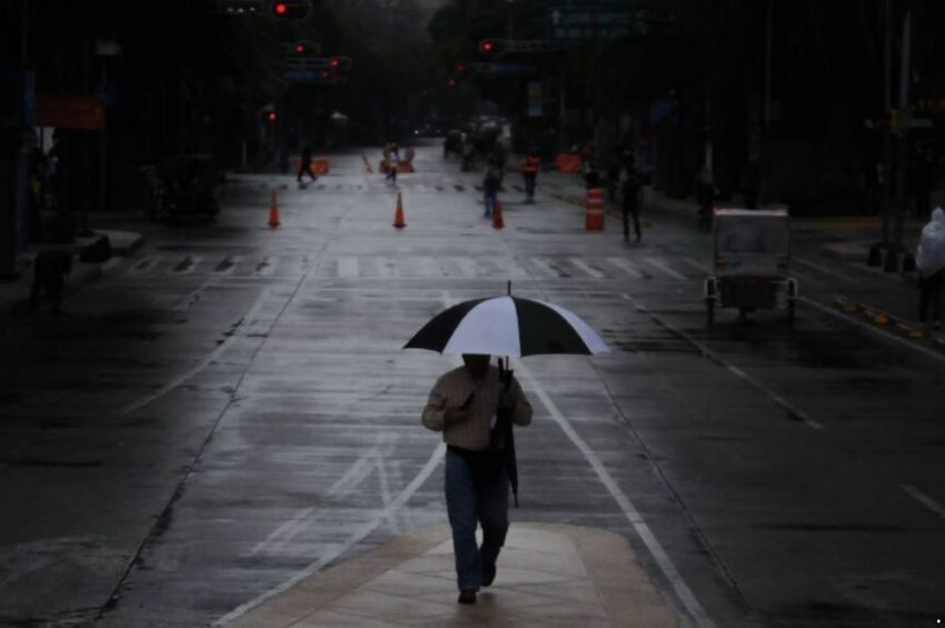 Monzón mexicano y canales de baja presión continuarán generando lluvias fuertes en el país