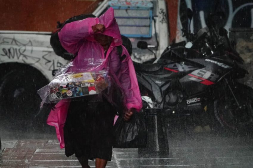 Encharcamientos y afectación al Metro: otro día de fuertes lluvias en CDMX