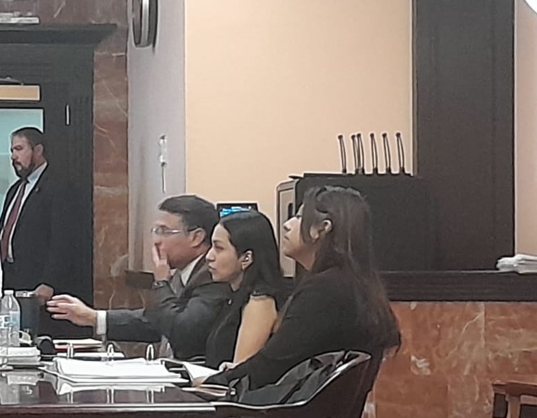 Inicia juicio contra mujer que traía metanfetamina dentro de carne de barbacoa