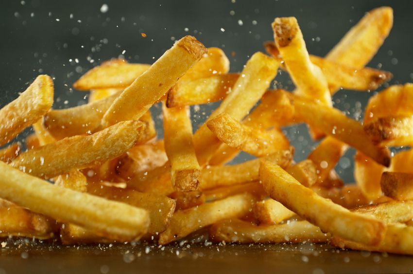 Estas son las calorías que contiene una porción de papas fritas y quiénes no deberían consumirlas