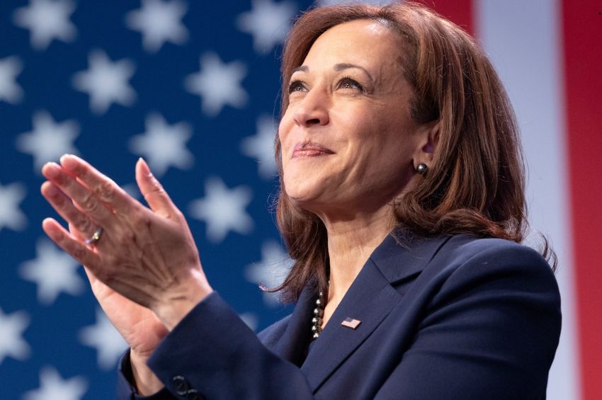 Kamala Harris supera a Trump entre latinos en estados clave