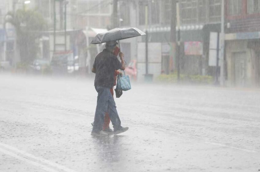 Monzón y onda tropical No. 19: Prepara tu paraguas, México enfrenta lluvias intensas