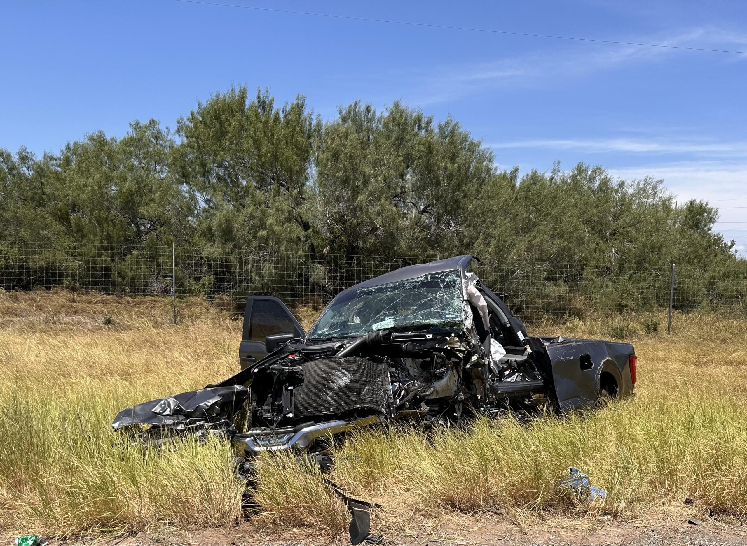 Terrible: mueren 3, dos de ellos calcinados tras brutal encontronazo en Hebbronville