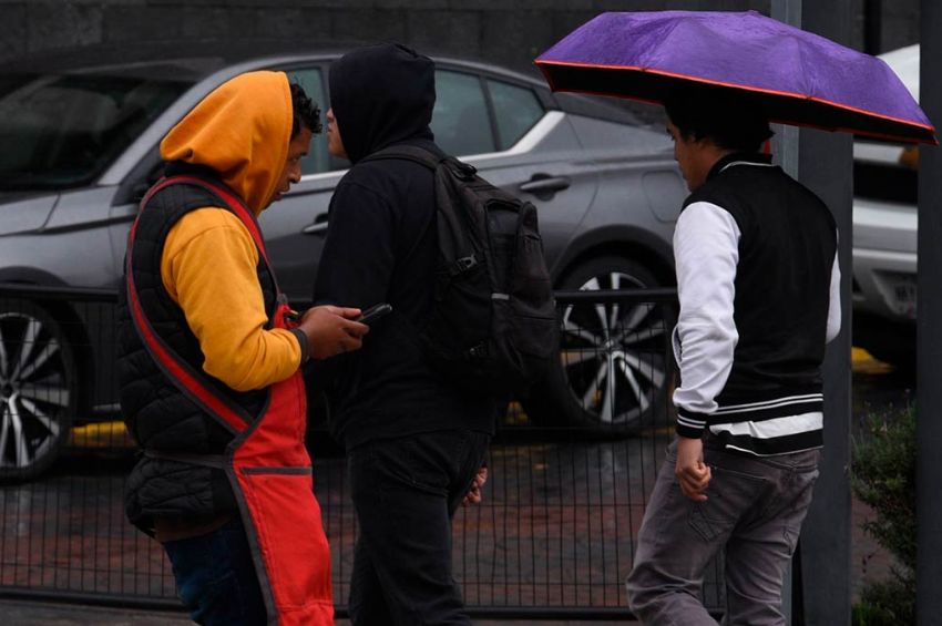 Onda tropical 21, baja presión, lluvias intensas, y vientos fuertes en México