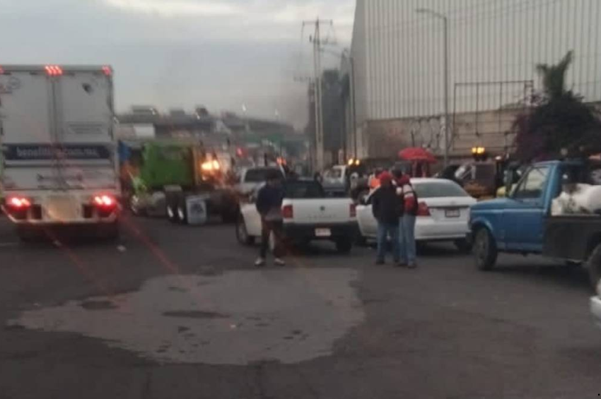 ¡Dale la vuelta! Transportistas del Edomex bloquean la México-Querétaro; amenazan con cerrar dos autopistas más