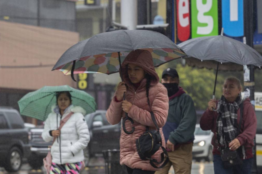 Frente frío 9 seguirá su camino al norte de México; sur, occidente y oriente del país esperan lluvias