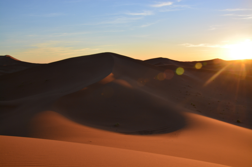 IMAGEN: la NASA detecta una impresionante mancha oscura en el desierto del Sahara