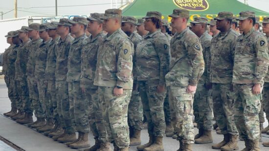 Dan autoridad a militares para arrestar y expulsar indocumentados