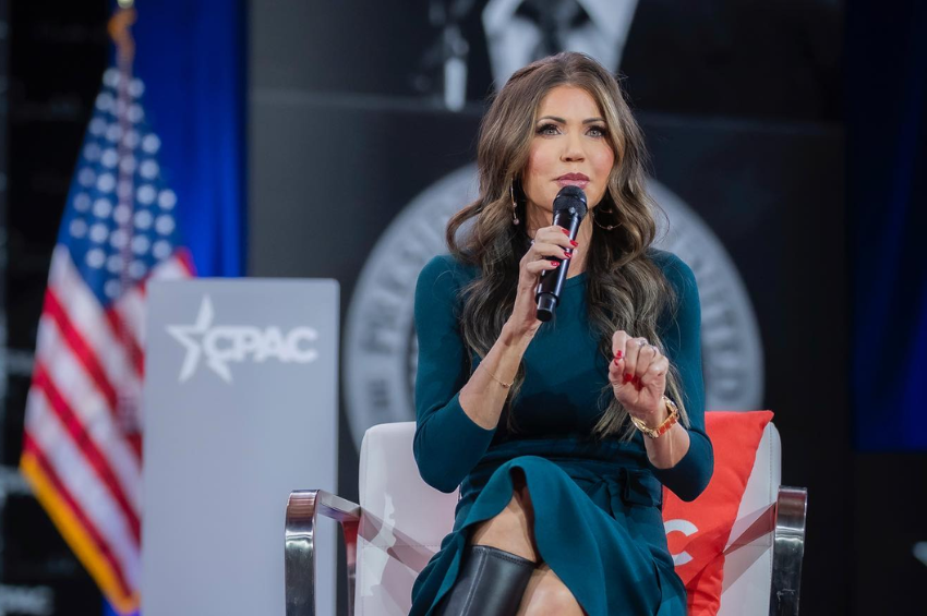 Noem afirmó incorrectamente que el habeas corpus permite a Trump “expulsar gente de este país” Noem afirmó incorrectamente que el habeas corpus permite a Trump “expulsar gente de este país”