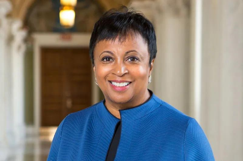 Trump despide a la bibliotecaria del Congreso Carla Hayden Trump despide a la bibliotecaria del Congreso Carla Hayden