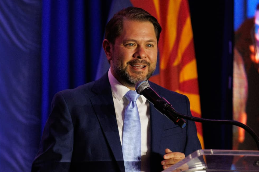 Senador Gallego lanza plan migratorio que atiende incluso reclamos de republicanos Senador Gallego lanza plan migratorio que atiende incluso reclamos de republicanos