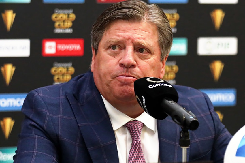 Miguel Herrera arremete contra el arbitraje tras partido ante México