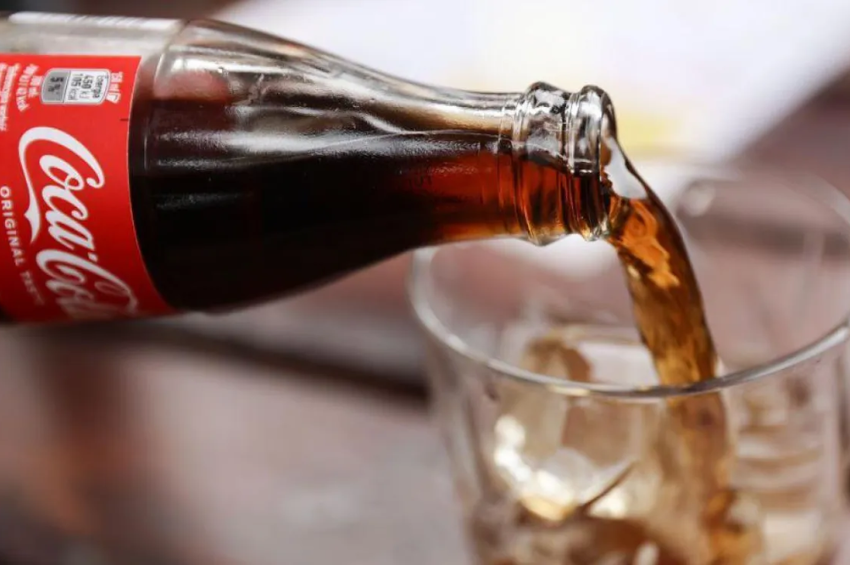 Por qué Trump quiere que Coca-Cola cambie un ingrediente clave de la bebida gaseosa en Estados Unidos