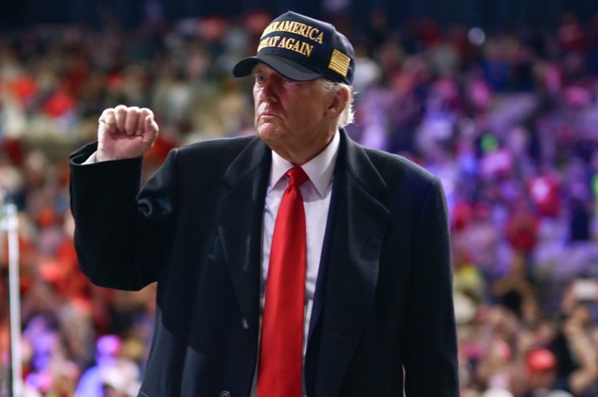 Trump amaga con enviar a Elon Musk de regreso a Sudáfrica al retirarle subvenciones a sus empresas