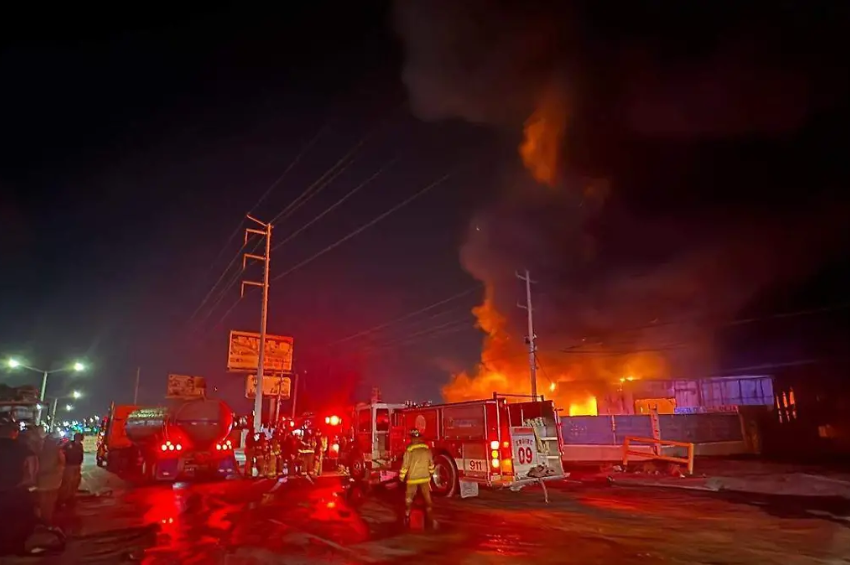 Se incendia recicladora en Reynosa; fue cerrada parcialmente la carretera a Monterrey