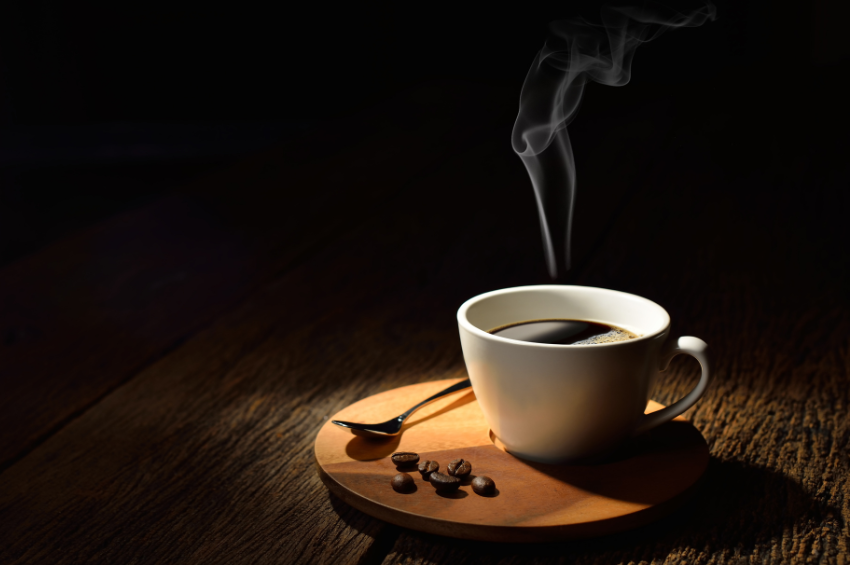 Científicos dan a conocer que tomar té o café muy caliente podría aumentar el riesgo de cáncer de esófago