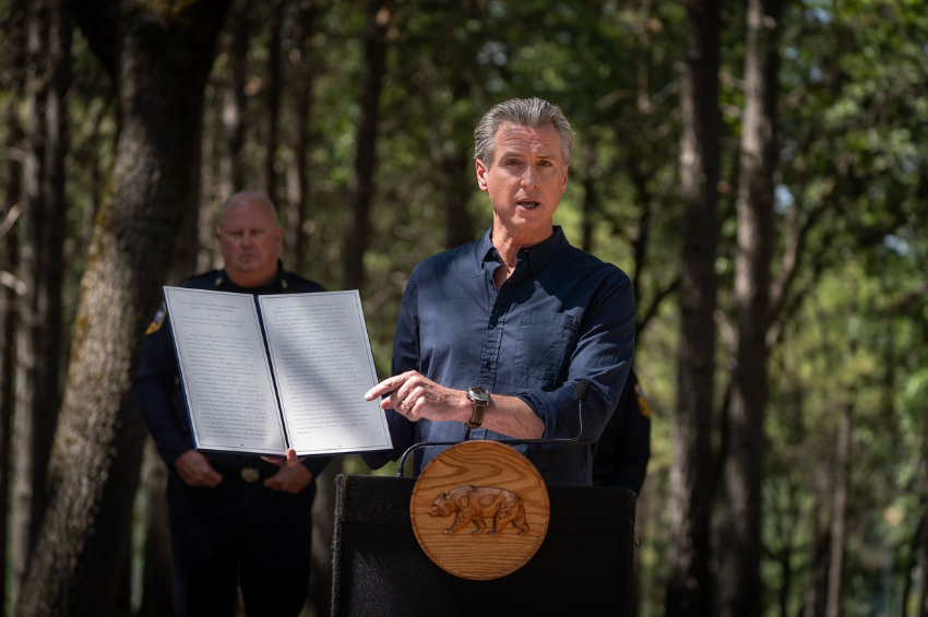 Newsom predice con ironía el fin de Trump a manos de California