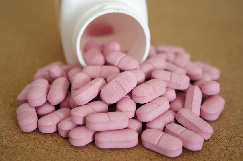 Expertos advierten que el uso de un medicamento para la alergia tiene más riesgos que utilidades; piden que se retire del mercado