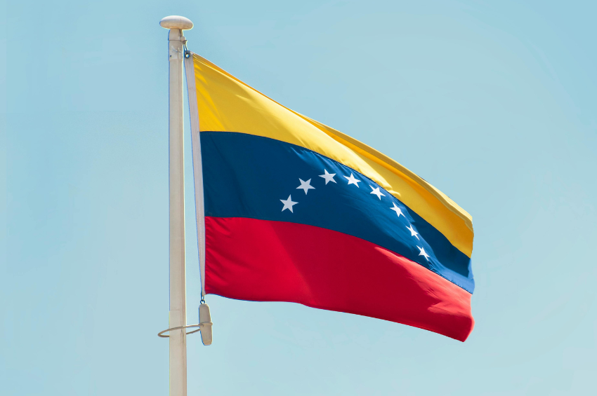 Venezolanos con TPS tienen hasta la medianoche para renovar su estatus en línea