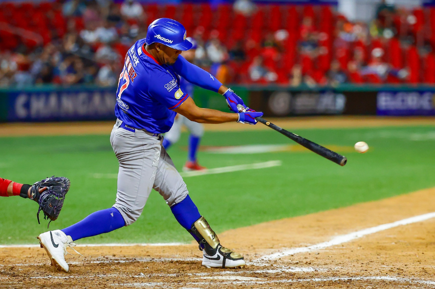 Charros remonta y vence a Venados en extra innings