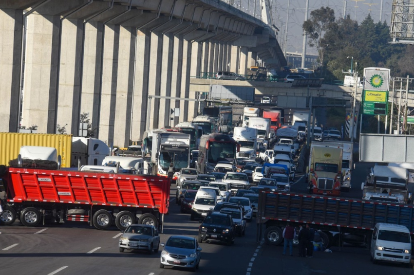 Segob informa sobre bloqueos de transportistas y campesinos en carreteras de México