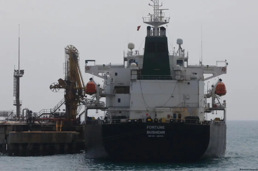 Trump anuncia bloqueo de buques petroleros que salgan o se dirijan a Venezuela