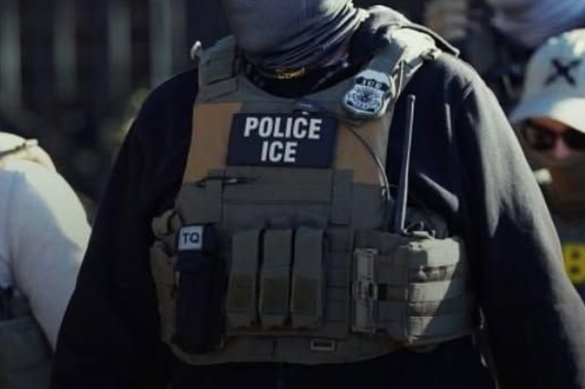 ICE puede entrar a la fuerza a viviendas sin orden judicial para detener a inmigrantes, dice memorando secreto