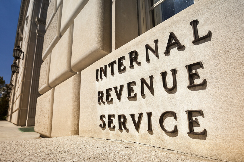 Trump presenta una demanda por $10,000 millones de dólares en contra del Servicio de Impuestos Internos