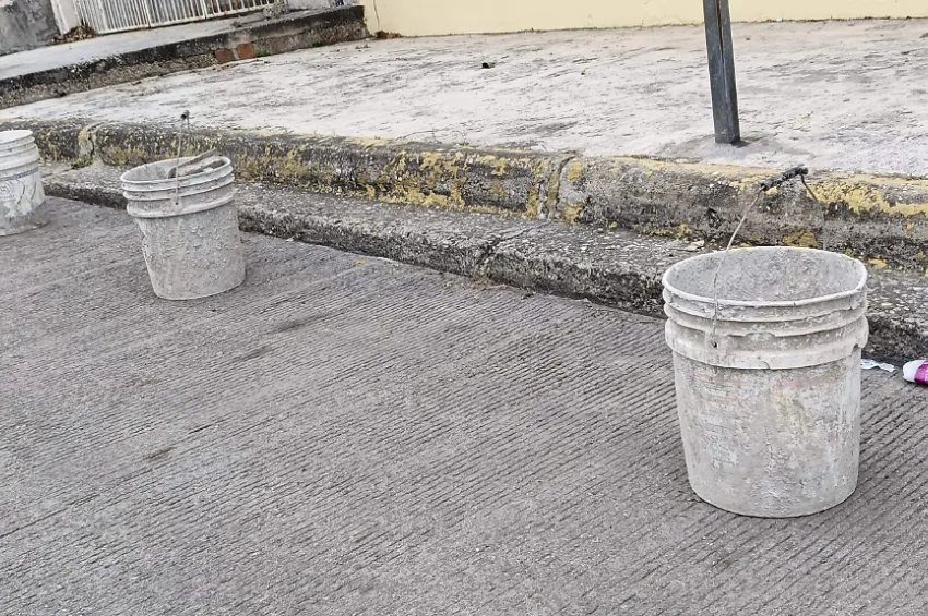 Apartar lugares en la vía pública es ilegal en Tamaulipas, pero las sanciones no se aplican