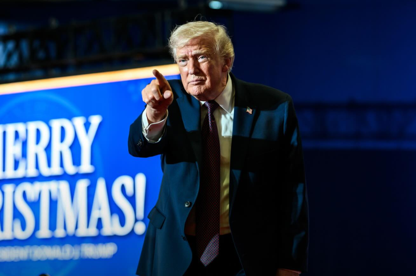 Trump se burla de los Obama al publicar un video racista donde los exhibe como si fueran monos