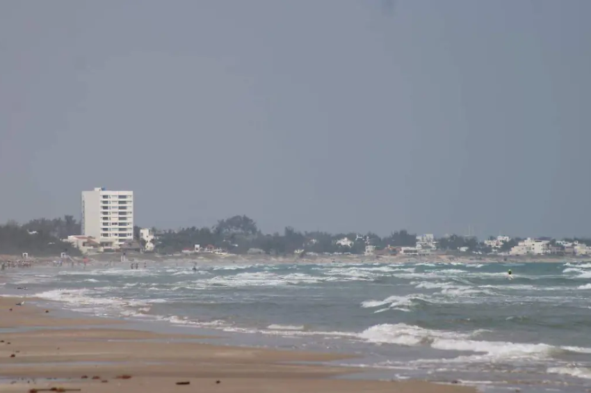 Tamaulipas se coordina con Veracruz y Tabasco ante derrame en el Golfo de México: hidrocarburo está a 50 km de la costa