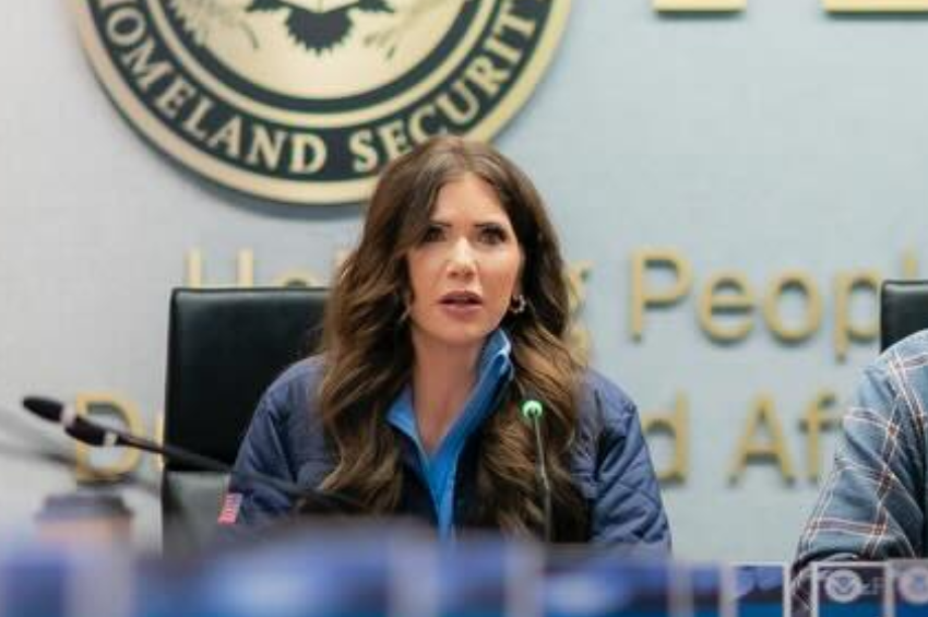 Trump quita a Kristi Noem del DHS y nombrará al senador Mullin