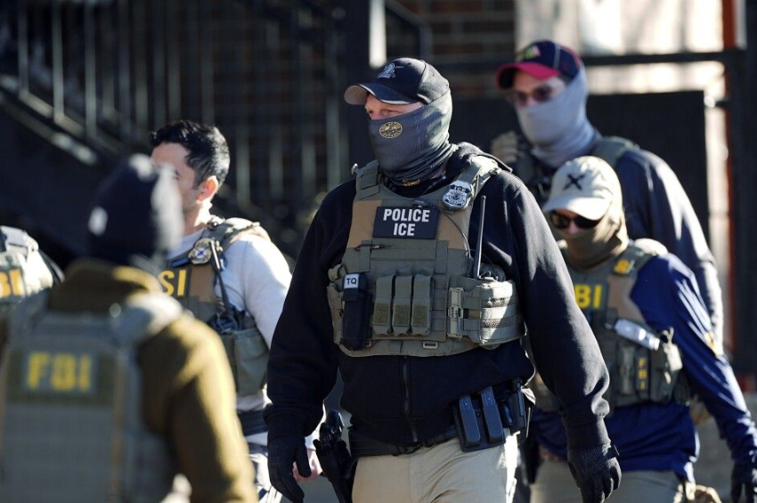 ICE deporta a dos niñas ciudadanas de EE.UU.; juez ordena su regreso