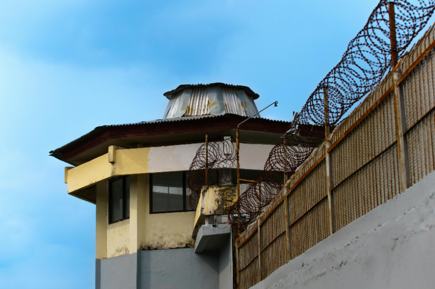 ICE impulsa nuevo modelo de detención migratoria