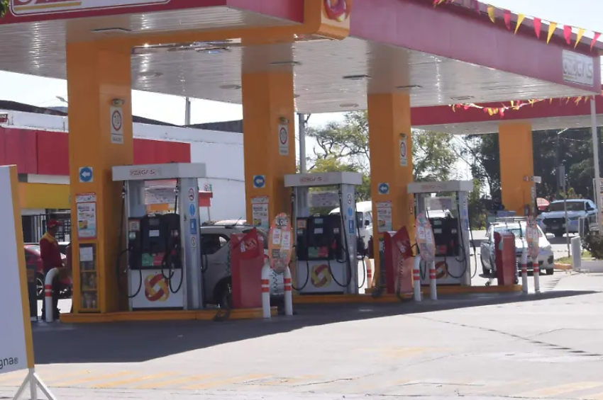 Gasolina en vaivén: regios resienten cambios que vienen desde el mundo