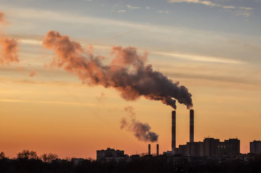 Olores en el aire: reportes en el sur activan alertas y exigencias de monitoreo