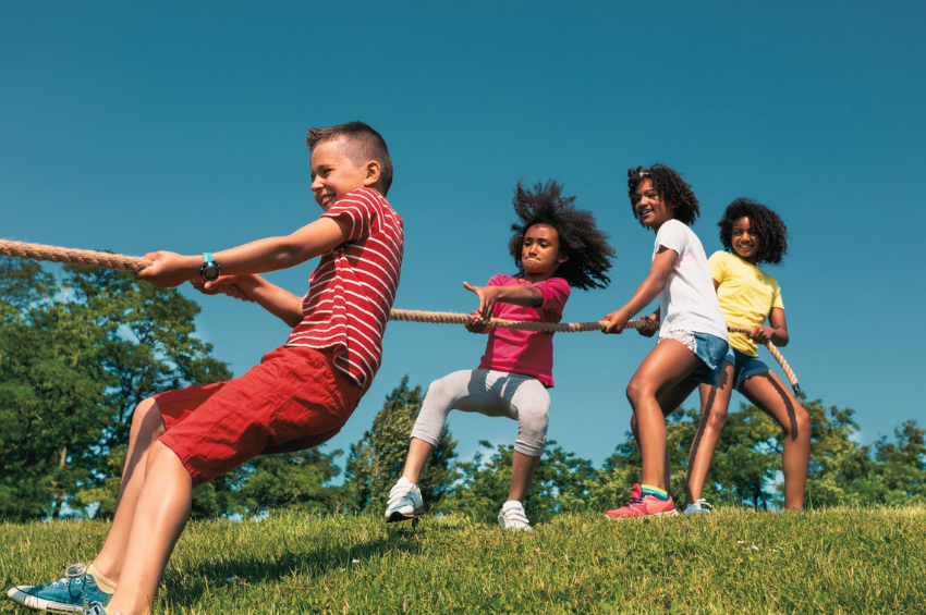 Festejos bajo el sol: celebran a los niños con llamado a prevenir riesgos por calor