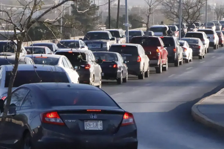 Arranque de semana complica cruces: aumenta presión en puentes hacia Texas