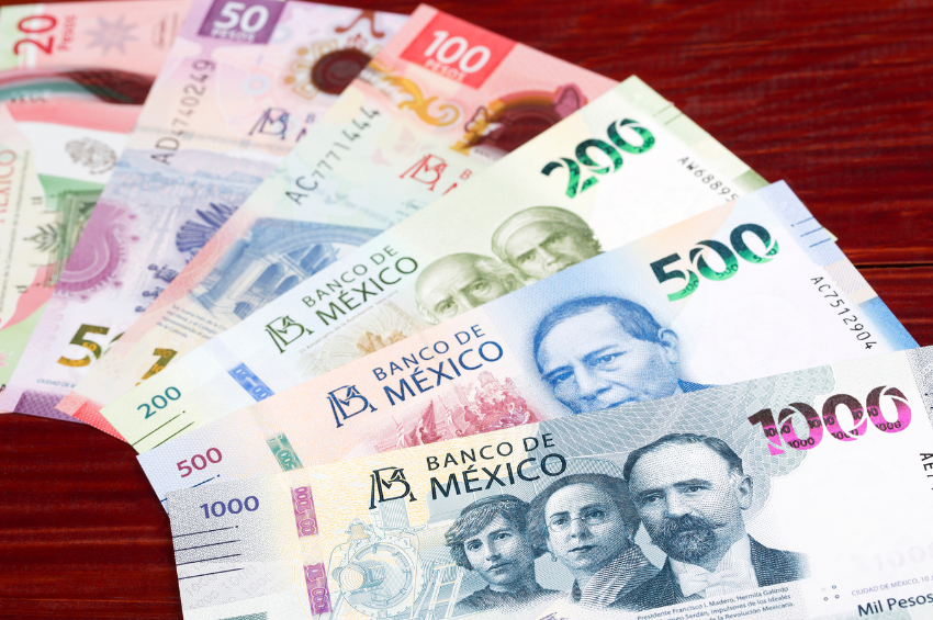 Peso mexicano arranca la semana fortalecido frente al dólar