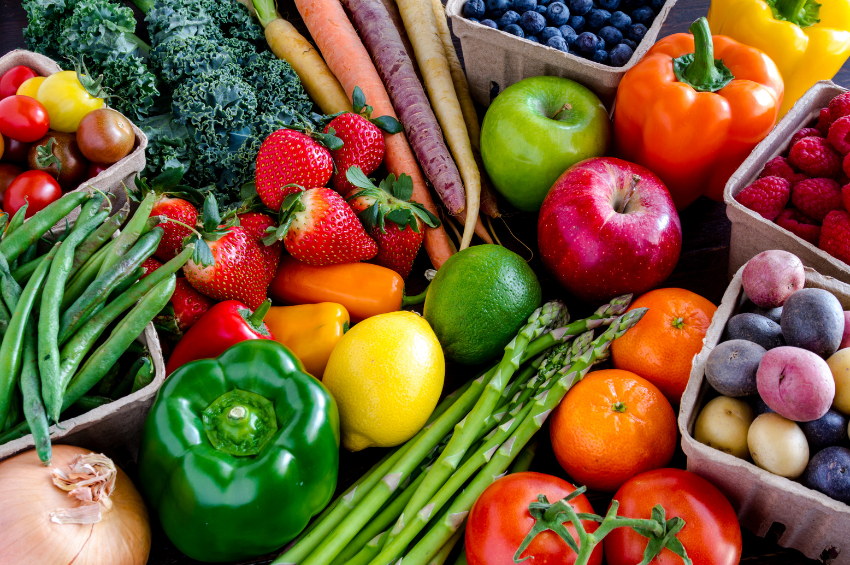 Inflación cede ligeramente, pero alimentos siguen presionando el bolsillo