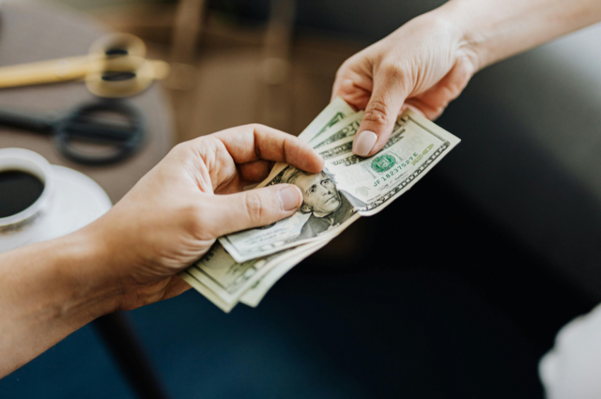 Dólar firme en la frontera: estabilidad con diferencias en ventanilla