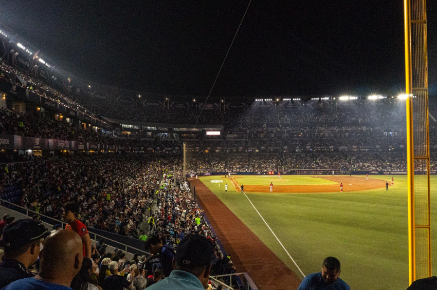 El béisbol toma ritmo en ambos lados de la frontera con una jornada cargada de expectativa