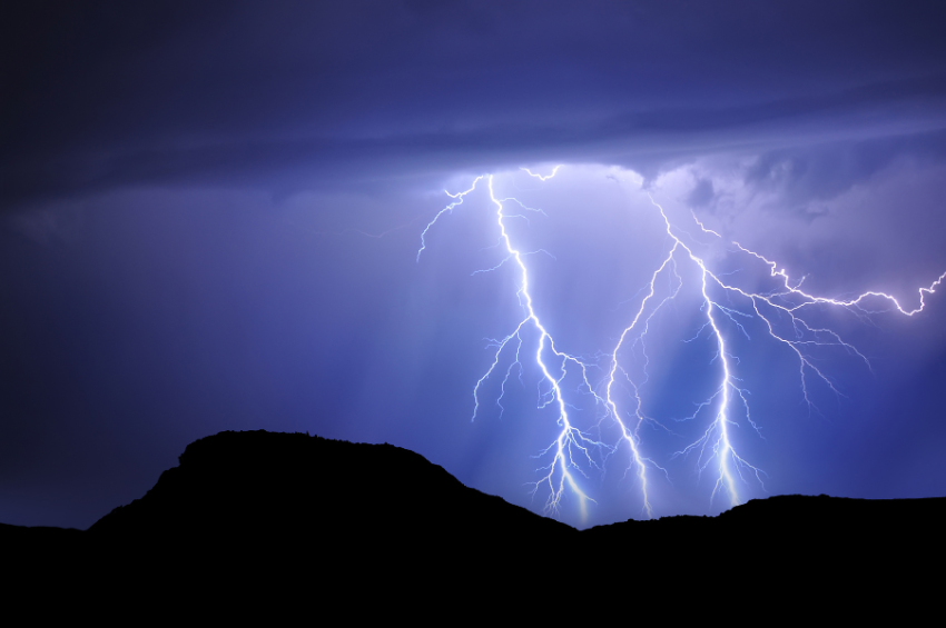 “Tormenta Negra” pone en alerta a ocho estados por lluvias, granizo y tormentas eléctricas