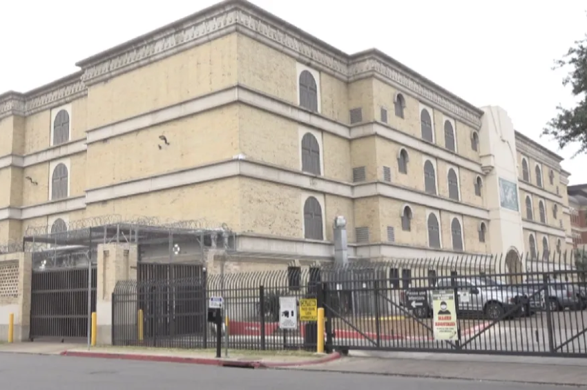 Fallece mexicano bajo custodia de ICE en Laredo; crecen las exigencias de una investigación independiente Fallece mexicano bajo custodia de ICE en Laredo; crecen las exigencias de una investigación independiente