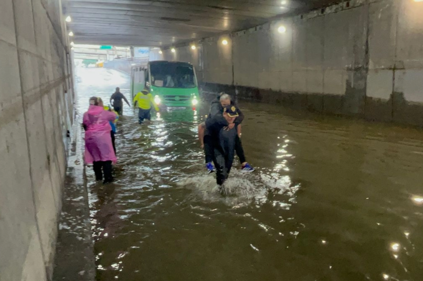 Lluvias provocan marcha de seguridad en el Metro de la CDMX y retrasos en el servicio Lluvias provocan marcha de seguridad en el Metro de la CDMX y retrasos en el servicio