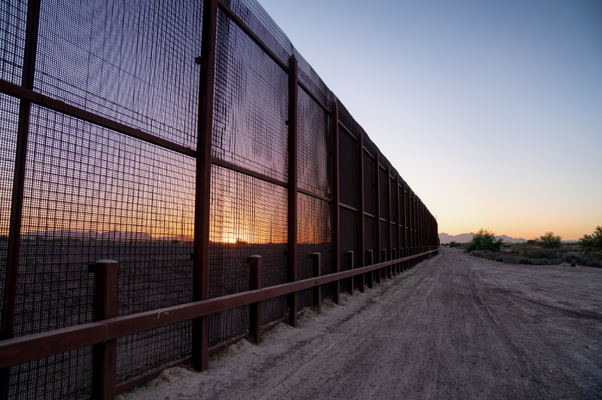 Texas acelera acuerdos para ampliar el muro fronterizo impulsado por Greg Abbott Texas acelera acuerdos para ampliar el muro fronterizo impulsado por Greg Abbott