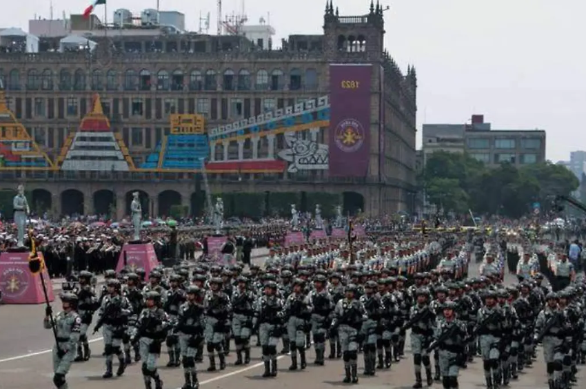 Desfile Militar del 16 de septiembre reúne a miles en el Zócalo de la Ciudad de México
